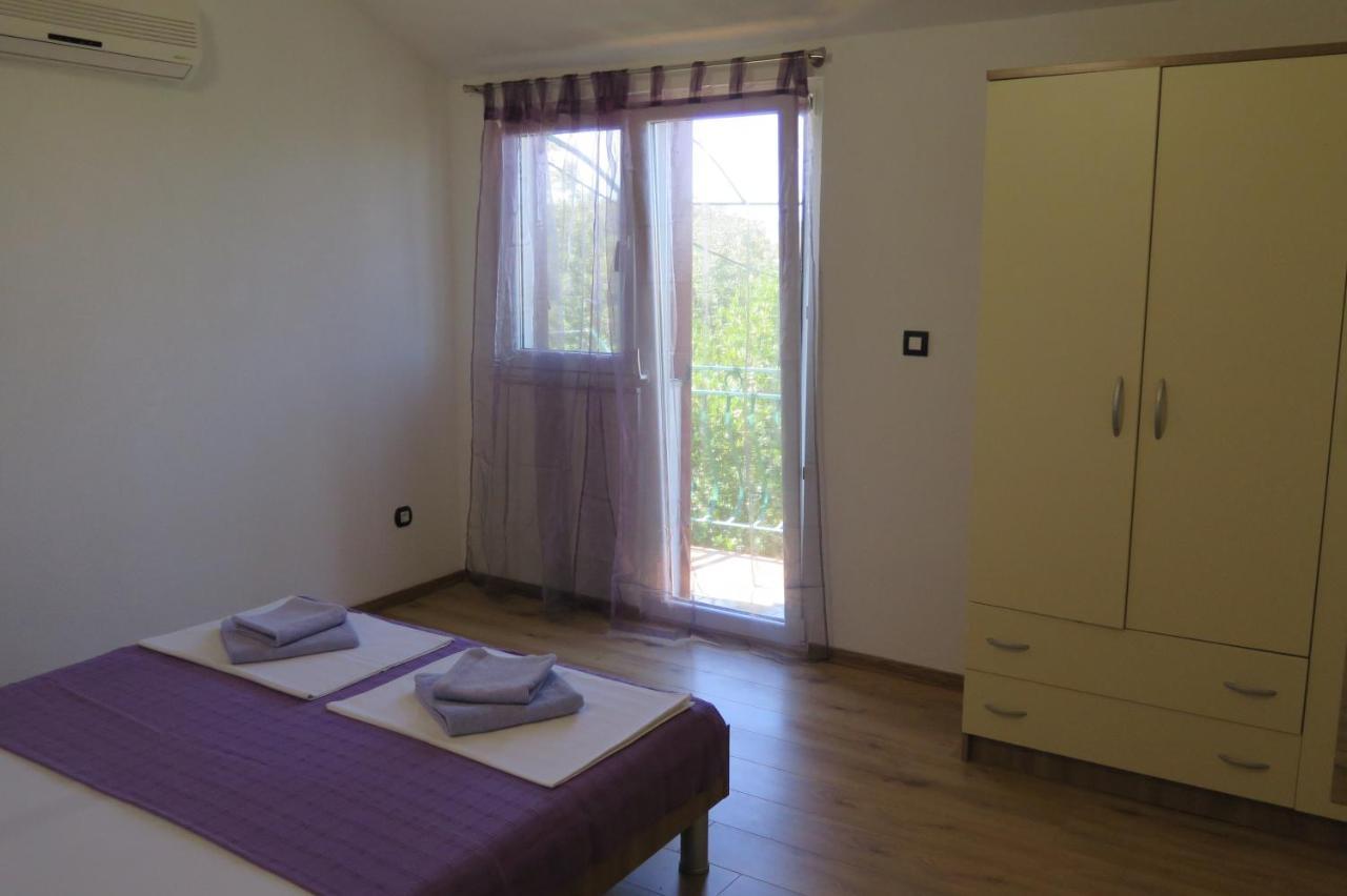 Lumbrela Apartments Starigrad Paklenica Exterior foto