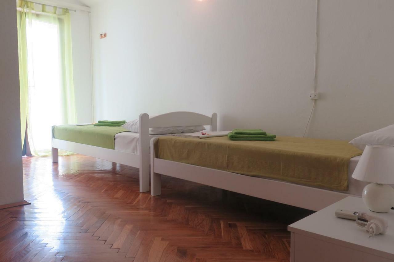 Lumbrela Apartments Starigrad Paklenica Exterior foto