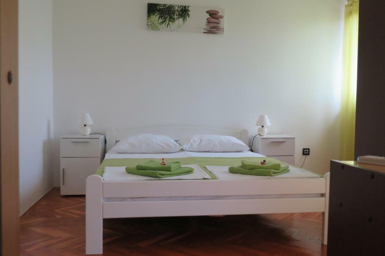 Lumbrela Apartments Starigrad Paklenica Exterior foto