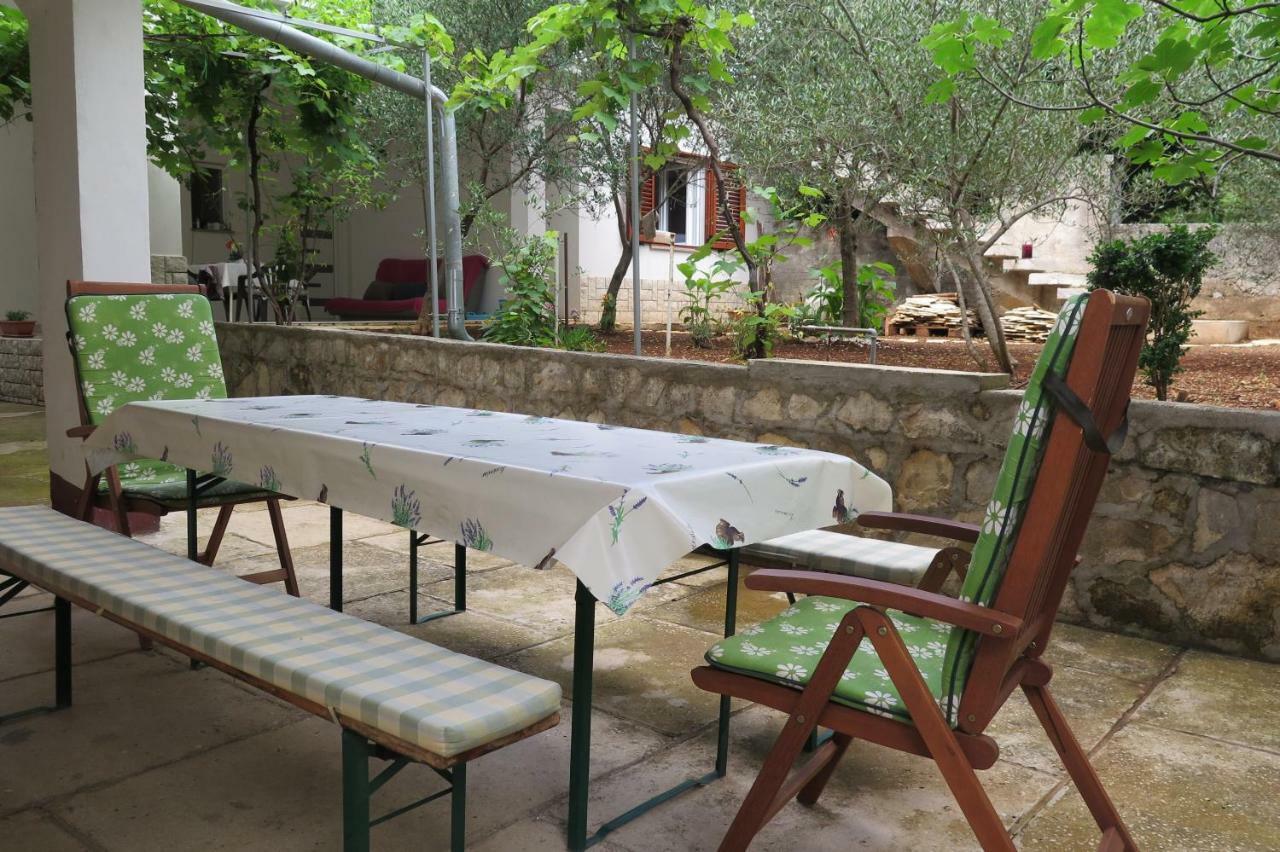 Lumbrela Apartments Starigrad Paklenica Exterior foto