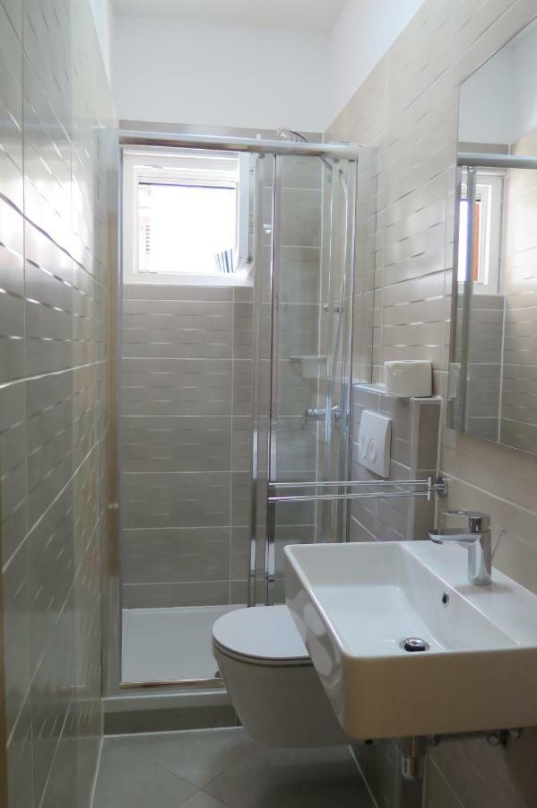 Lumbrela Apartments Starigrad Paklenica Exterior foto